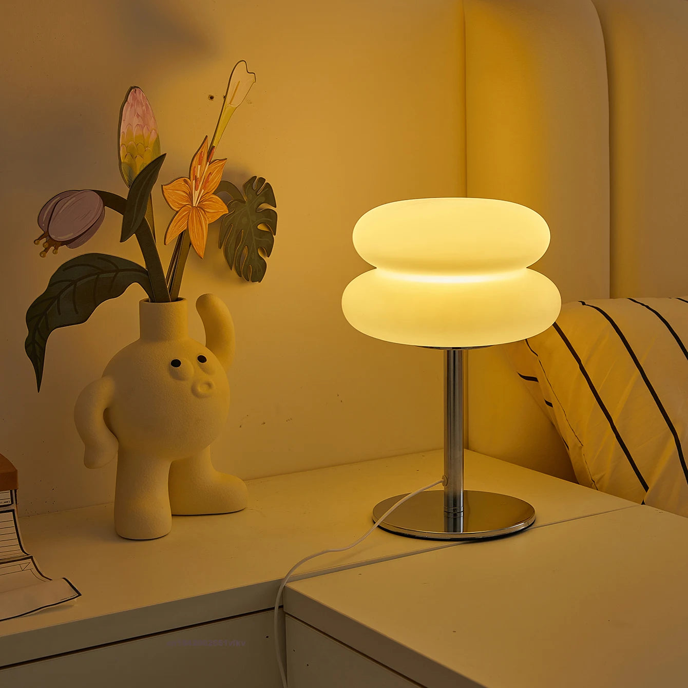 Lampe de Table Rétro Bauhaus – Lampe LED avec Luminosité Réglable – Design Vintage - momorist